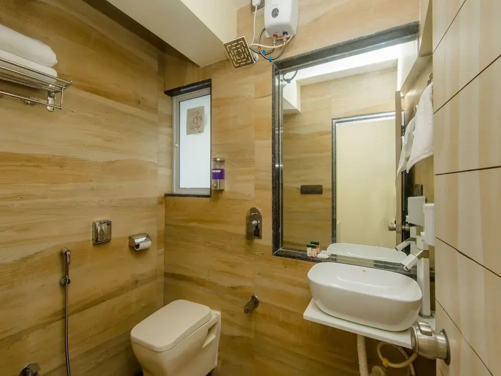 OYO 10899 Hotel Meadow Inn