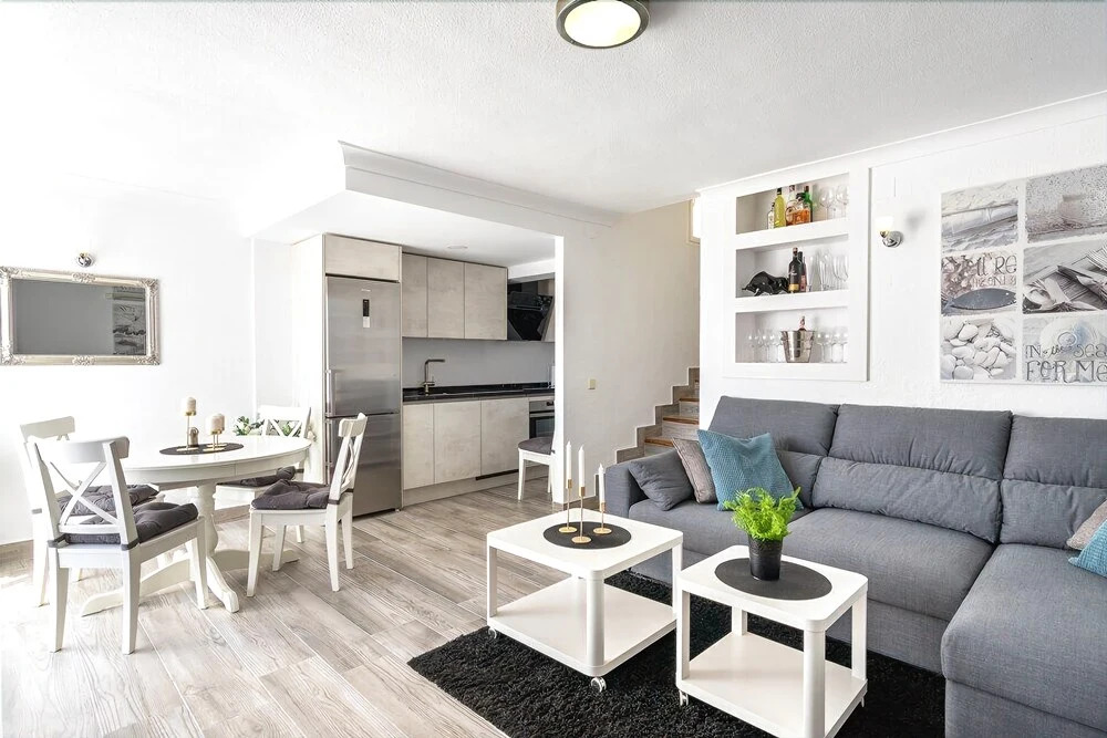 Stunning 2BR Apartment near the Beach Ref 54