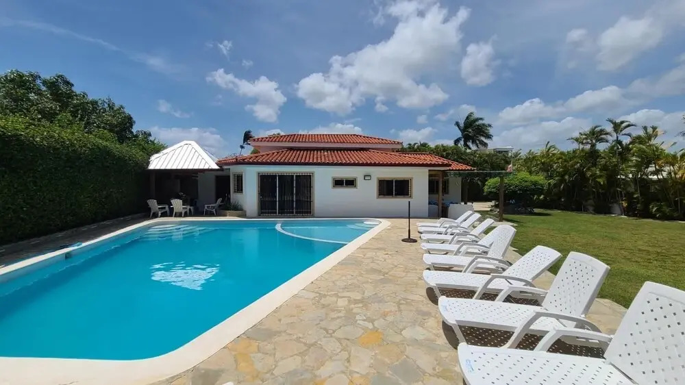 Spacious Private Villa Meters From the Beach