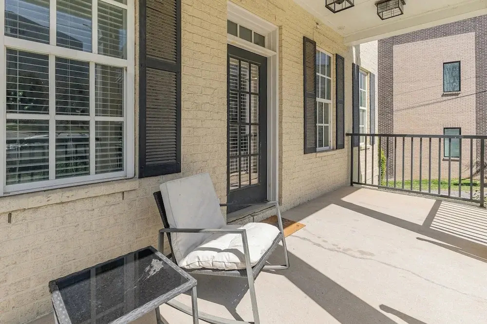Ivory - Private Porch - Walk to Centennial Park