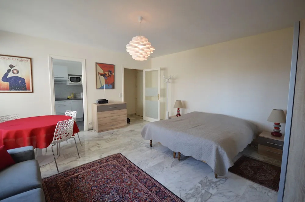 President luxurious studio center Cannes