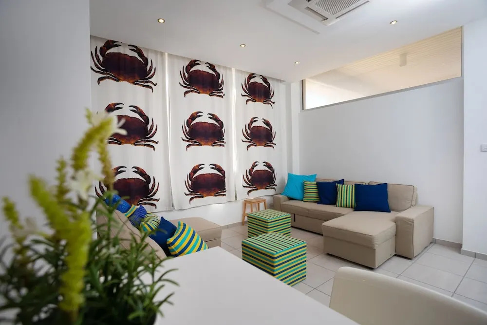 Athenaeum Beachside Studio