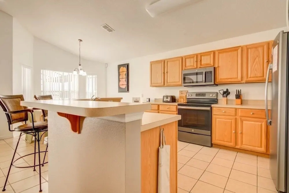 Lovely Lake 20 Min To Disney Large Pool! 4 Bedroom Home