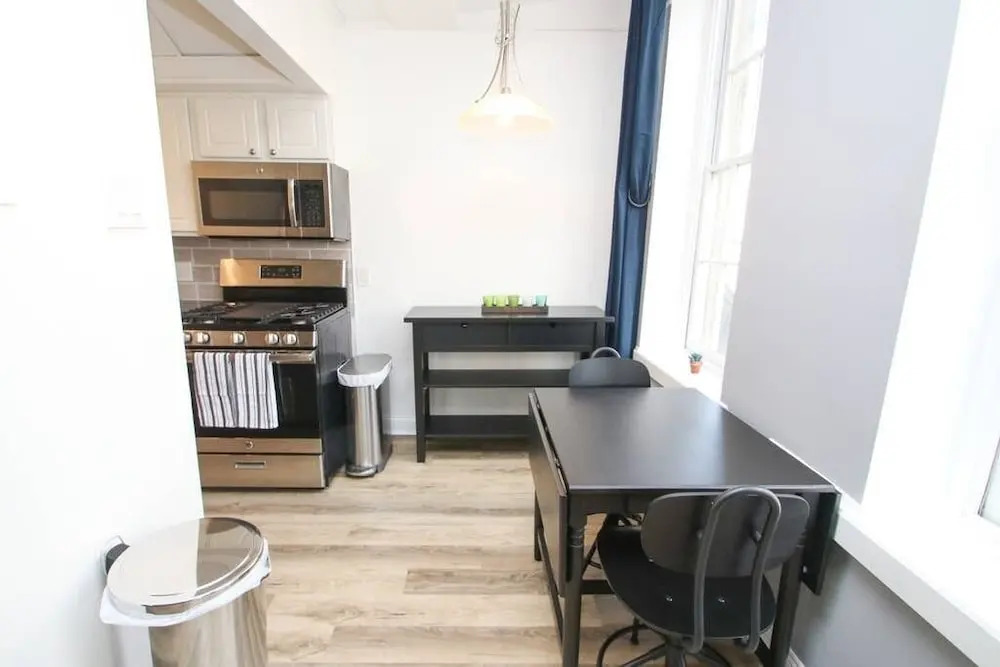 Fantastic Comfort! Downtown + Old City! Sleeps 5!