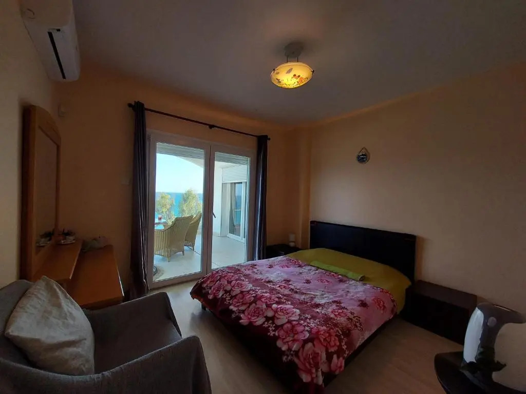 Galatex Beachfront 1st line sea view suites - best location peaceful green place