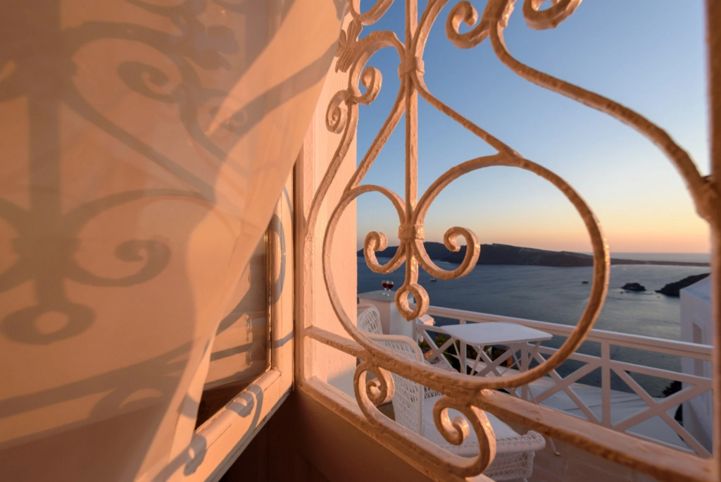 White House Villa with 3 bedrooms and amazing views at Oia