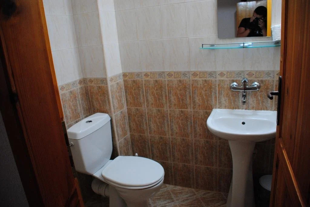 Tonis Guest House