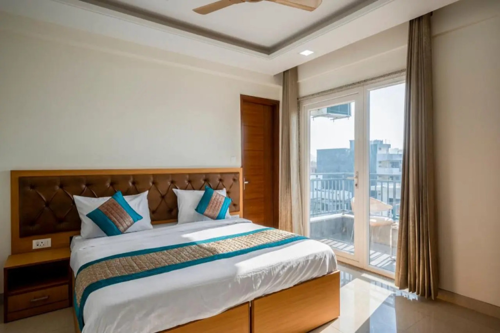 The Palms Inn I Near Medanta Medicity I Sec-38