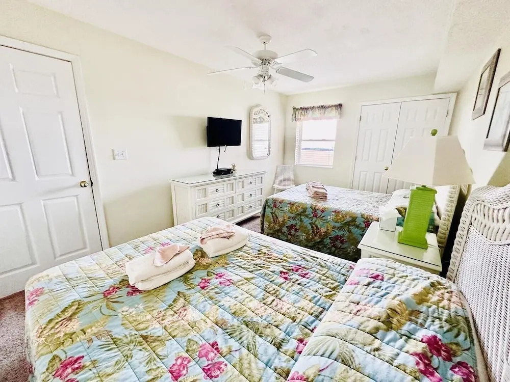 Ashworth 1303 3 Bedroom Condo by RedAwning, North Myrtle Beach