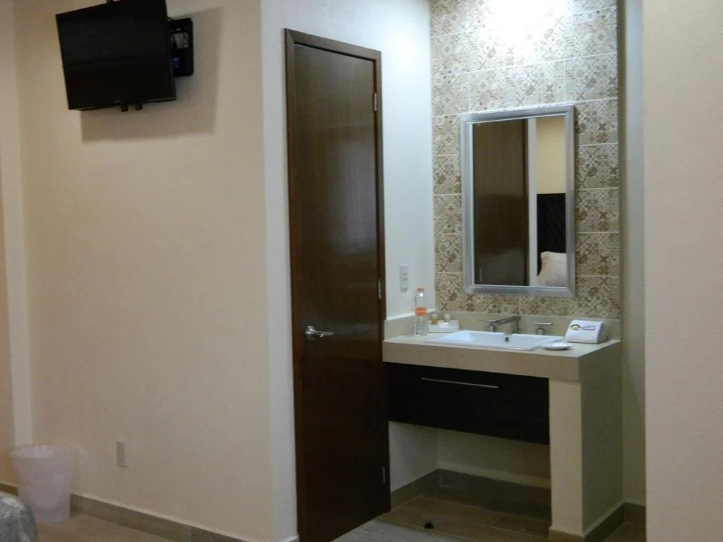 Hotel Plaza Bernal