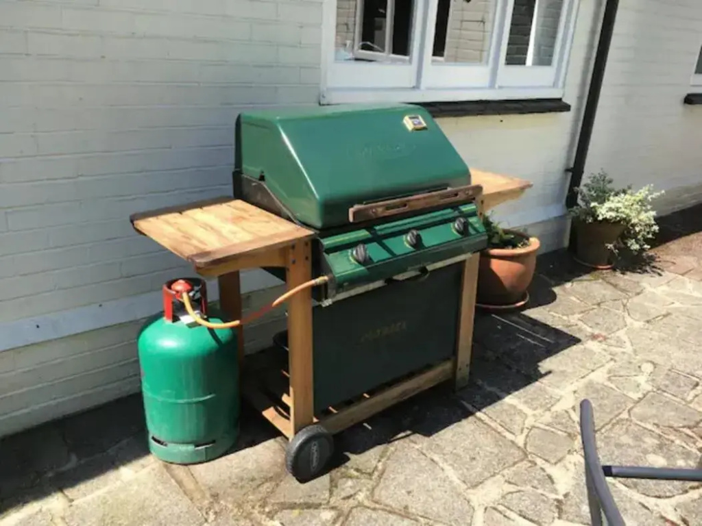 Lovely Family home with Beautiful Large gardens dog friendly