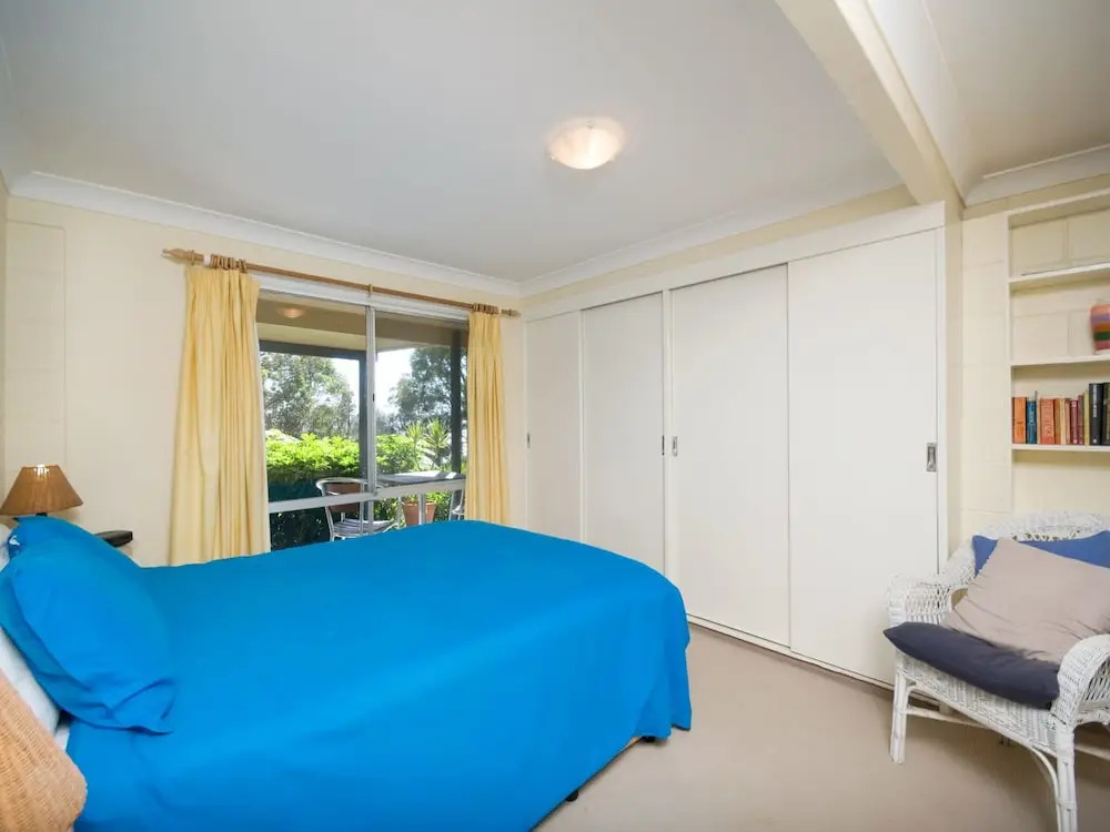 Baggies On Dutchies, 9 Burbong Street - Large pet friendly house with spectacular waterviews, Wi-Fi and air con