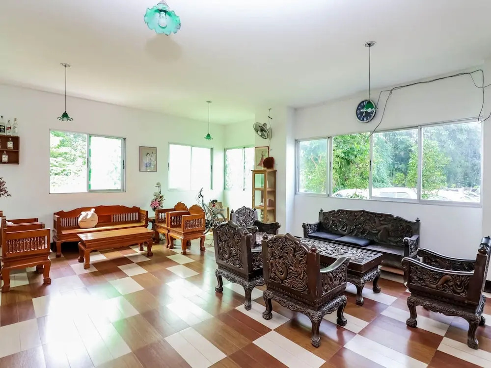 Nida Rooms Srichandon 12 Night Villa