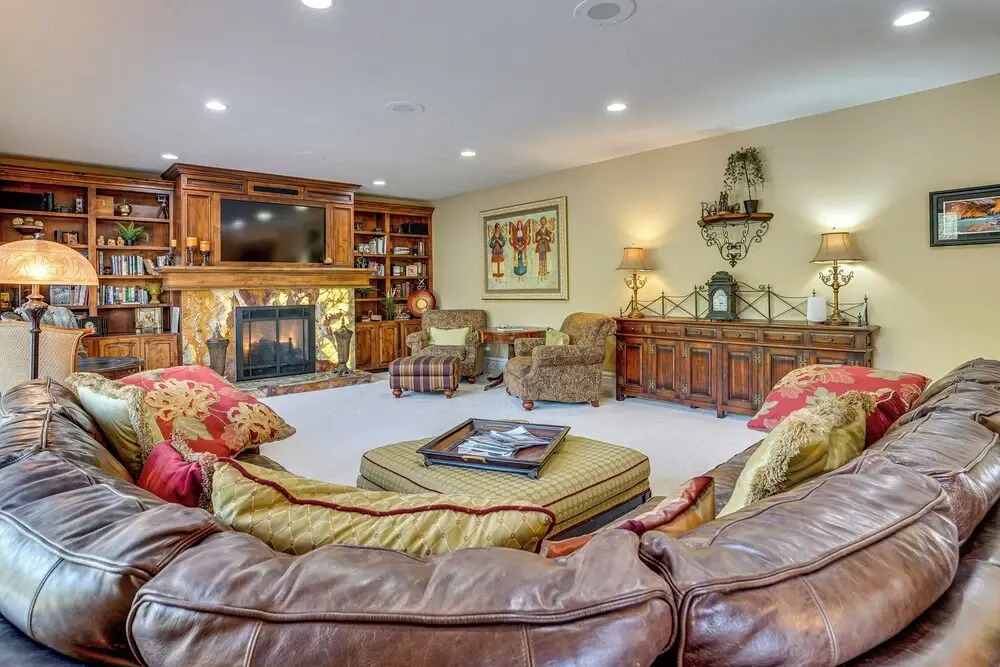 Elegant 6,300-sq-ft Family Home w/ Hot Tub in Orem