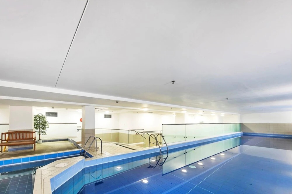 QV Sunny New Apt with Balcony -976