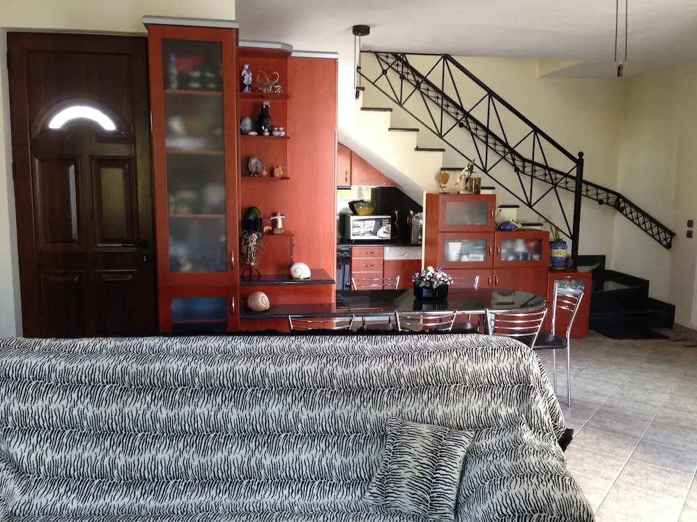 Dimitri's Guesthouse