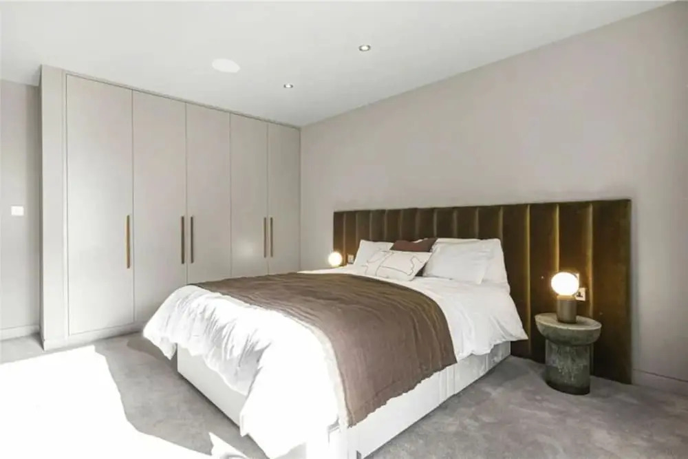 Stunning Shoreditch Penthouse Red5
