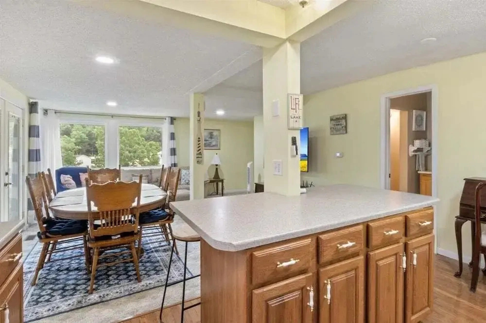 Lakefront Escape, Sunrise Views, Boat Slip & Community Dock Access