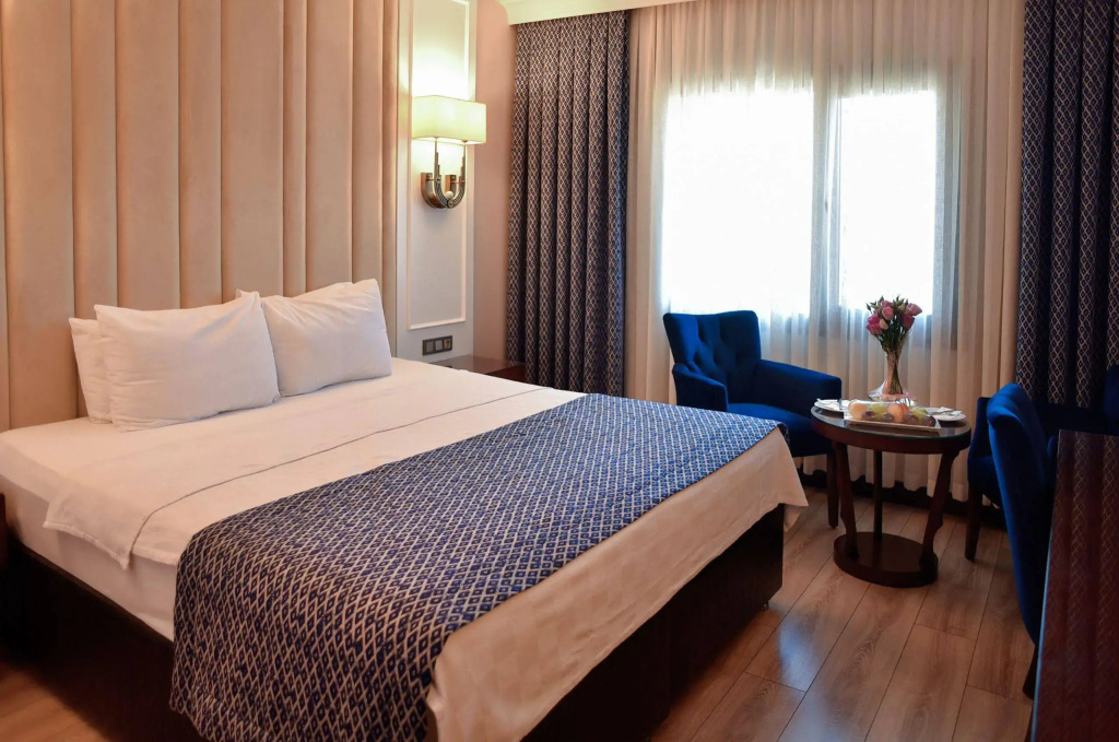 Golden Lake Hotel