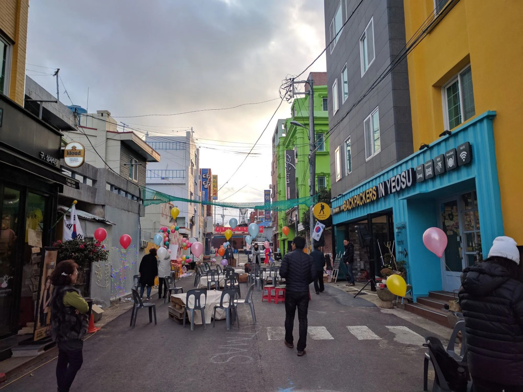 Backpackers In Yeosu