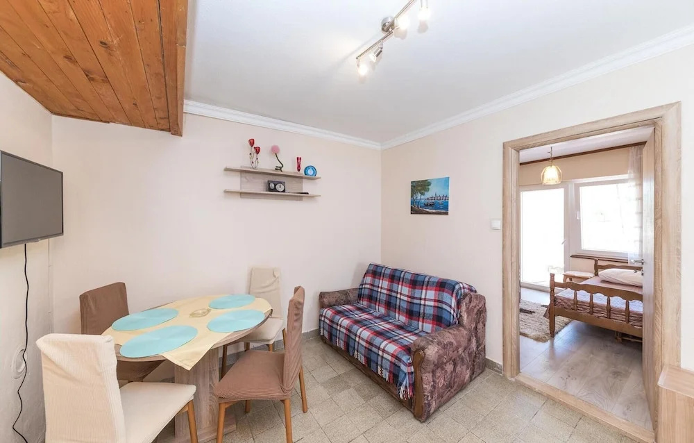 Amazing Apartment in Okrug Gornji With 2 Bedrooms, Wifi and Outdoor Swimming Pool