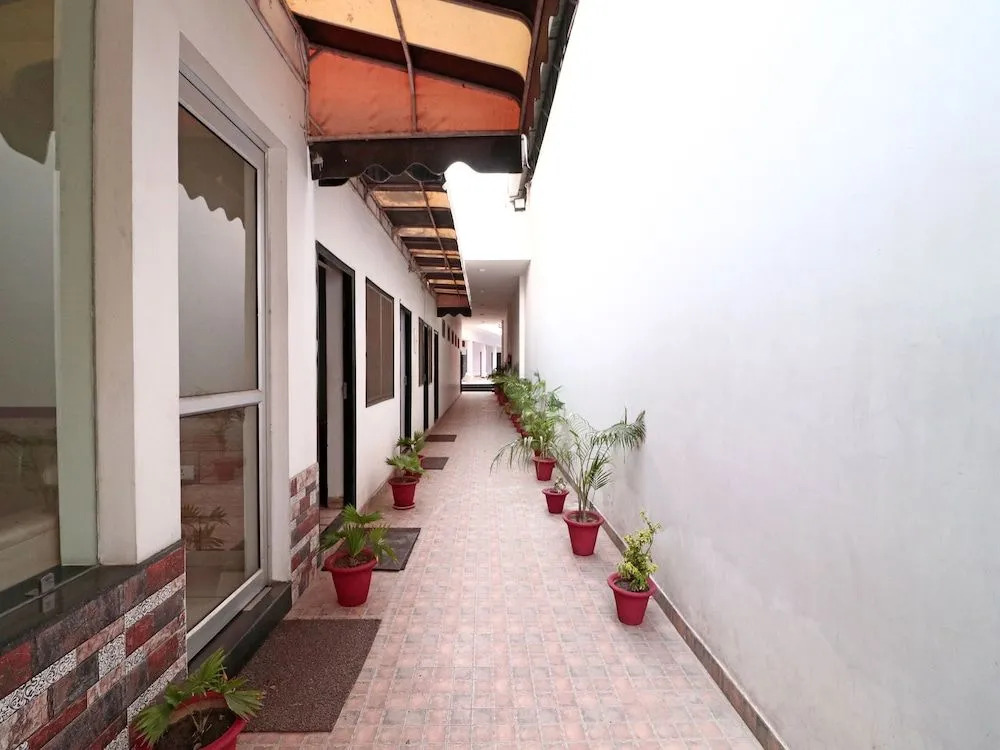 OYO 16080 The Royal Orchid