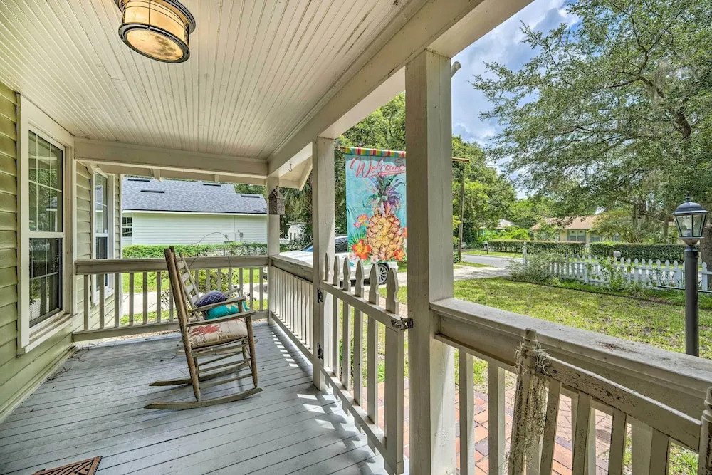 Walk to Mount Dora Historic District: Cozy Home!