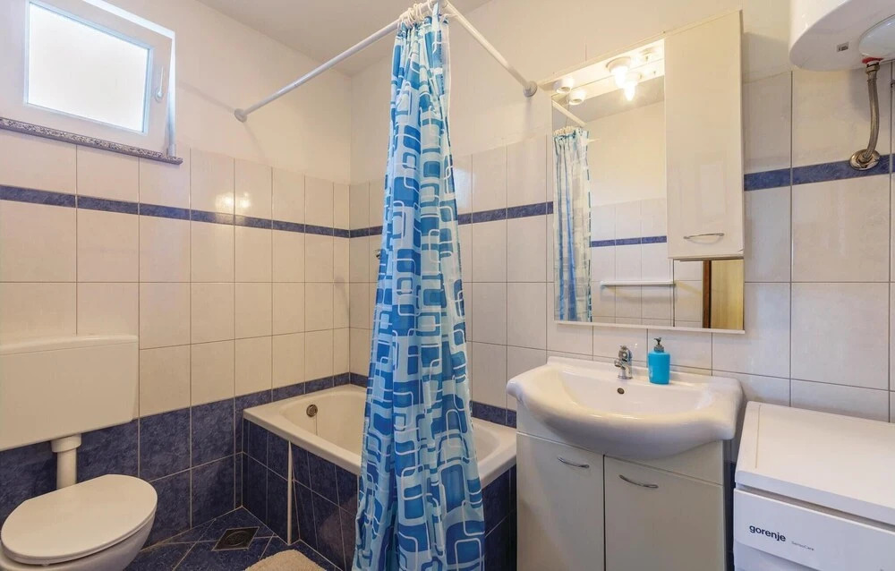 Stunning Home in Banjole With Wifi and 5 Bedrooms