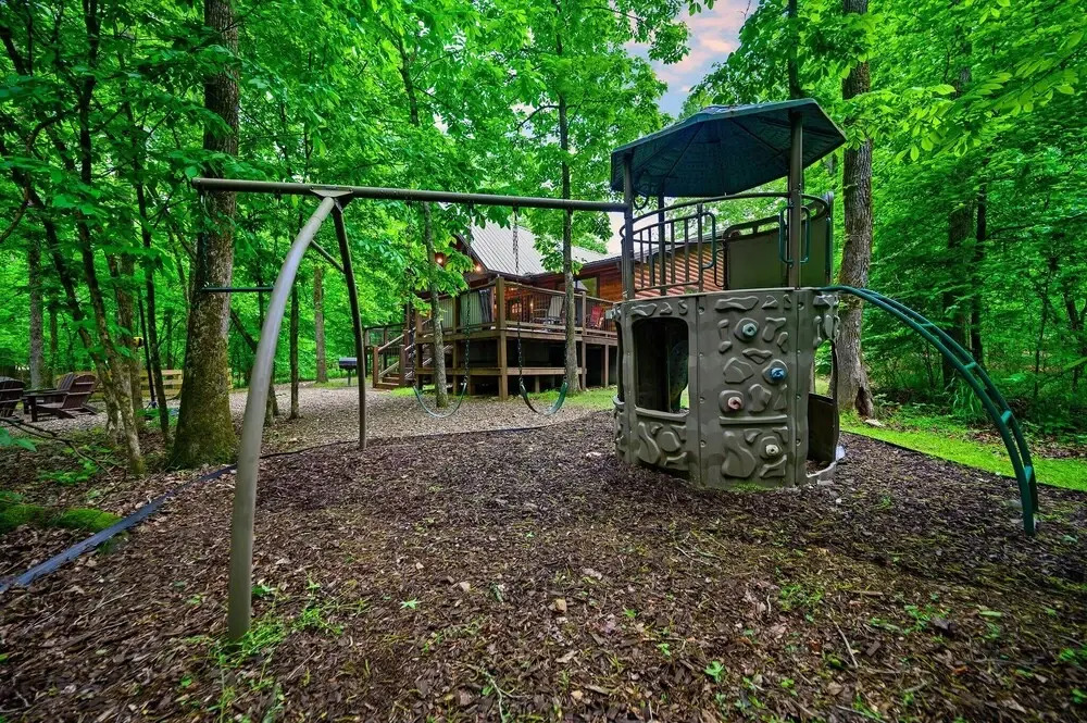 Whitetail Retreat Cabin for 13!