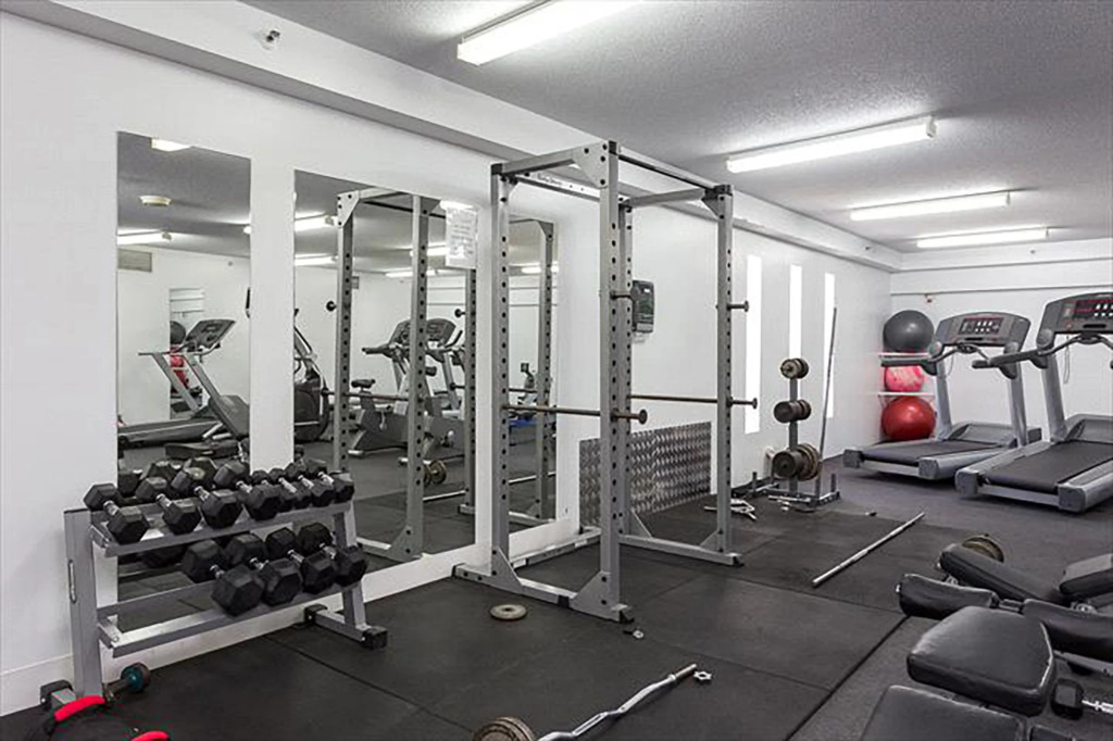 City Penthouse Views Wine Pool Gym Netflix