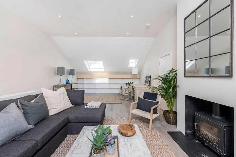 Divine 3-bed Mews House Battersea