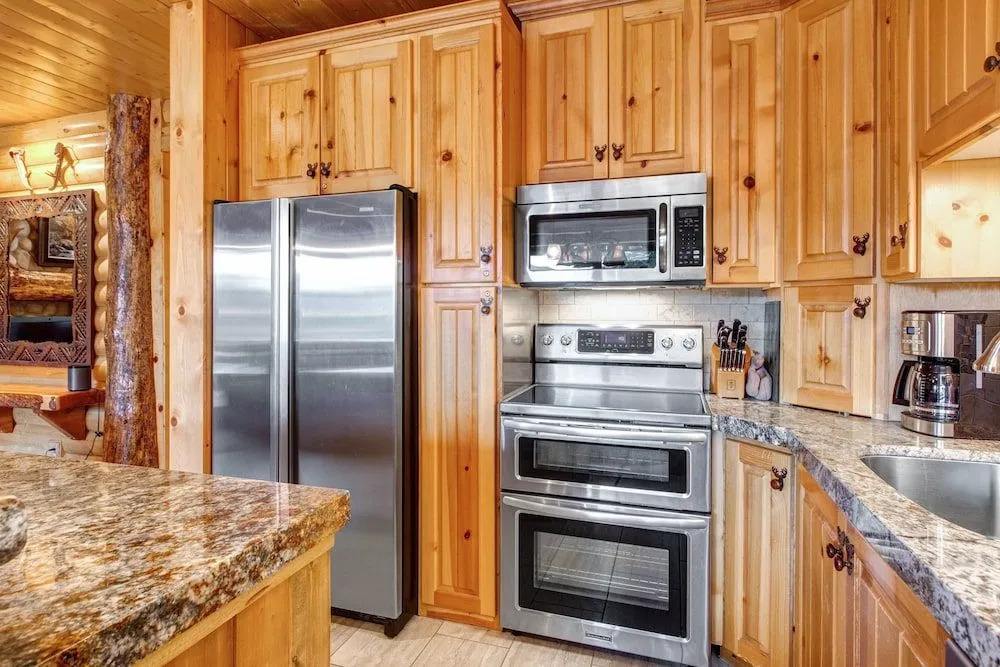 2650 Deer Valley Drive East House by RedAwning