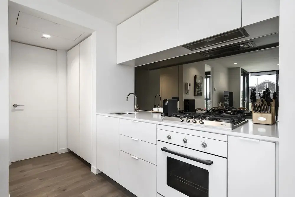 Bright South Yarra Flat With Balcony