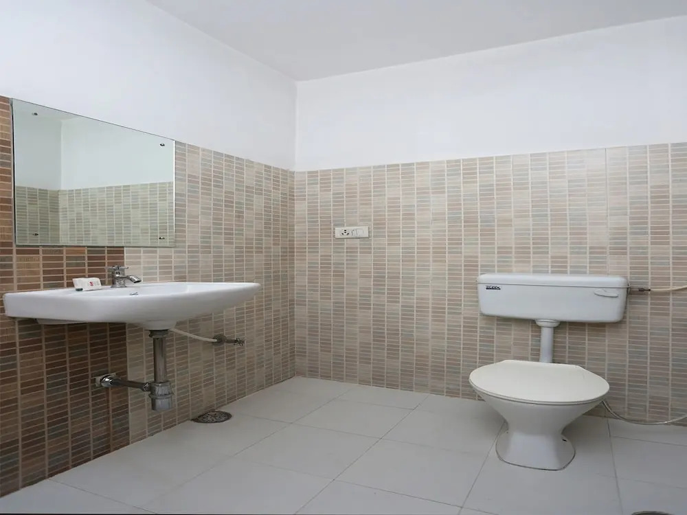 OYO 10588 Hotel Golden Square