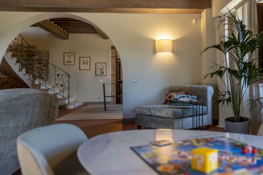 Villa Trasimena is a property with great character, located in a truly enviable position overlooking-Villa Trasimena
