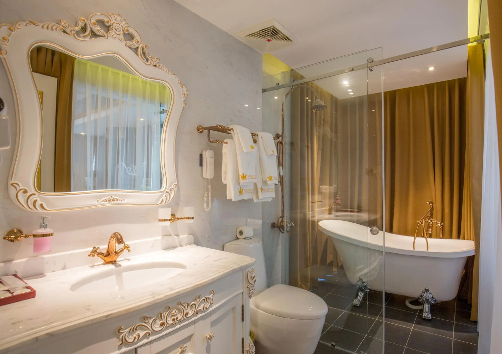 Hoang Trieu Hotel