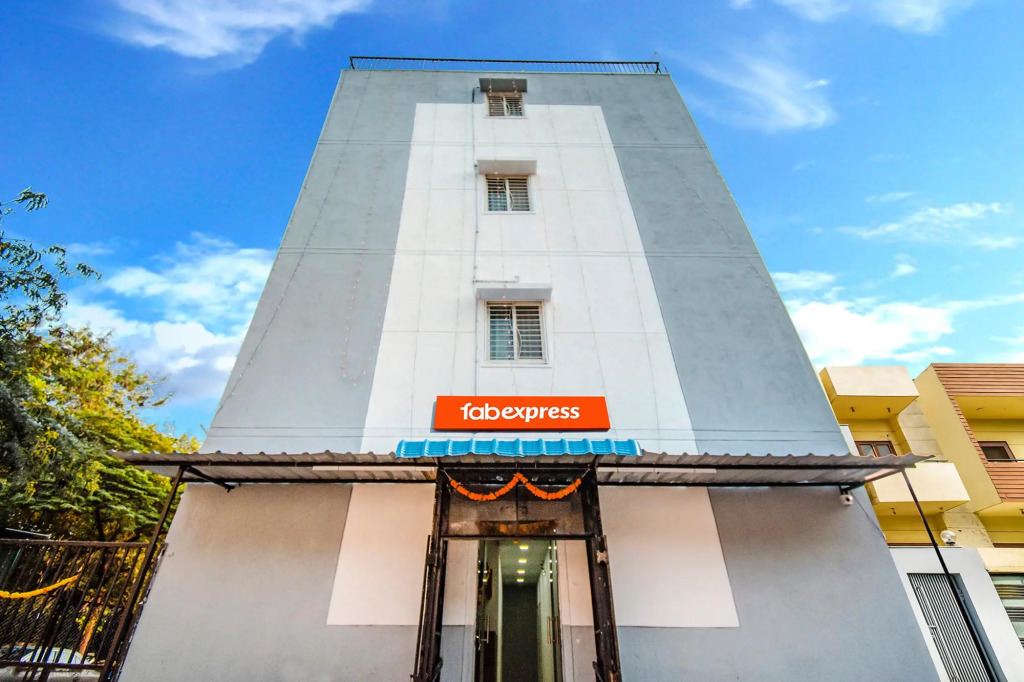 Treebo Diamond Residency - DDPK Inn