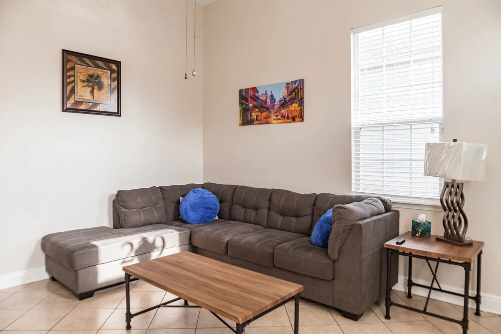 Historic Algiers Point 3 Minutes To Downtown 3 Bedroom Duplex by Redawning