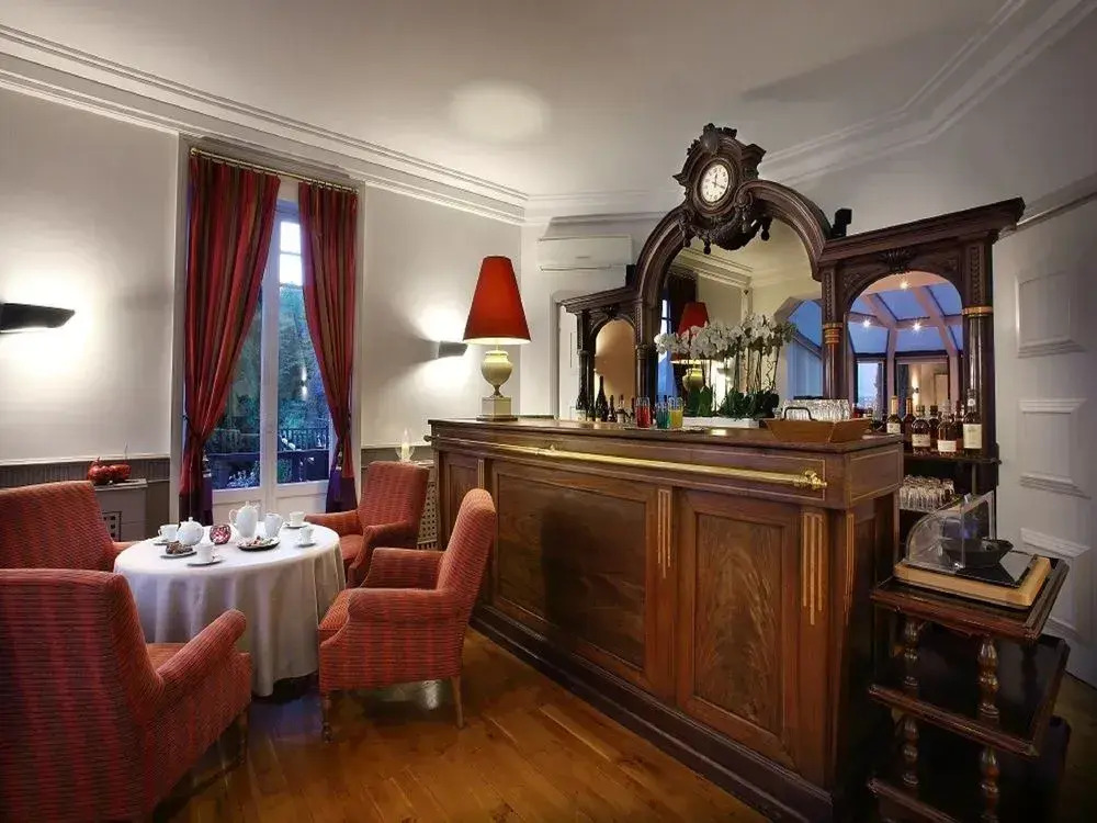 Hotel Ombremont-restaurant Le Bateau Ivre