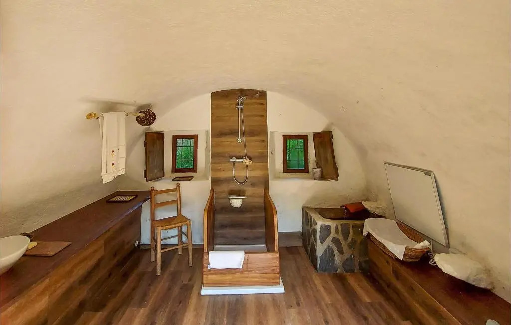 Gorgeous Home In Artò
