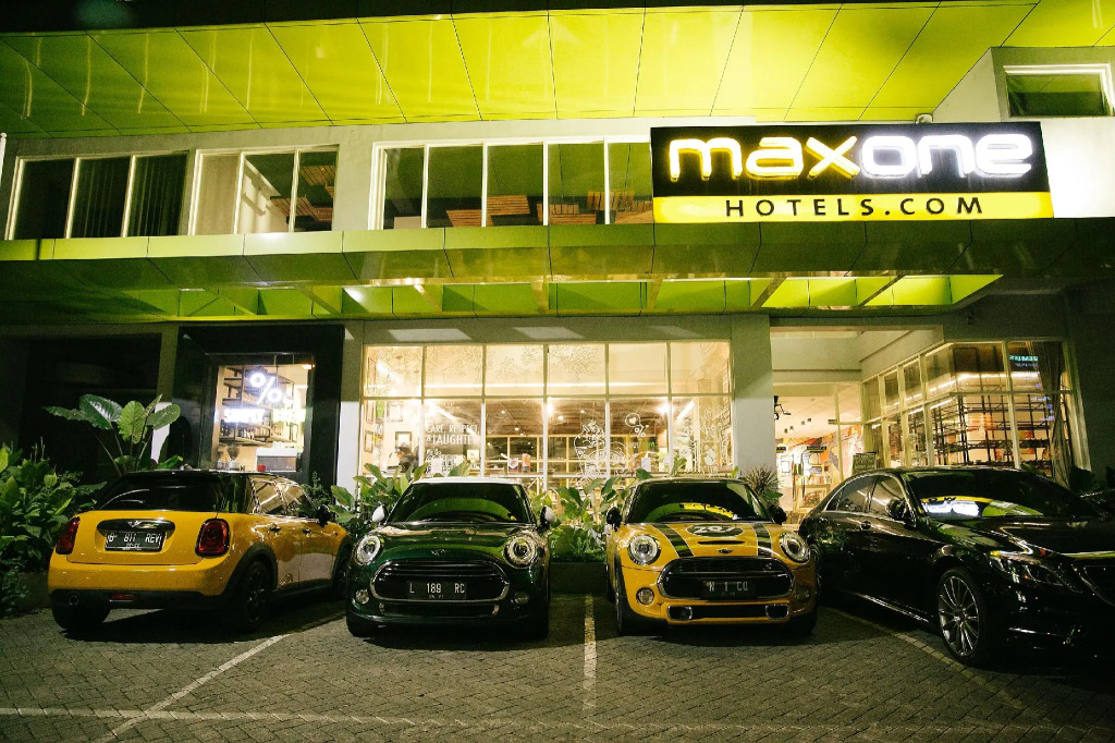 MaxOneHotels at Dharmahusada Surabaya