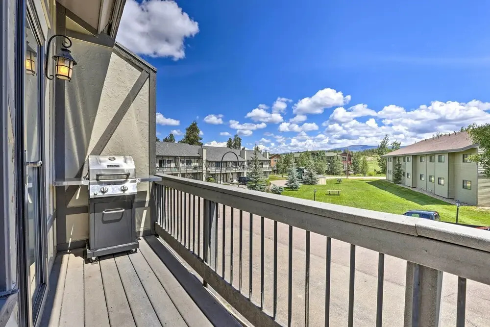 3-story Home w/ Balcony ~ 6 Mi to Winter Park!