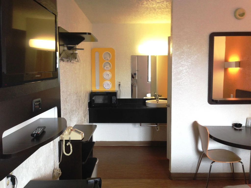 Economy Hotel Plus