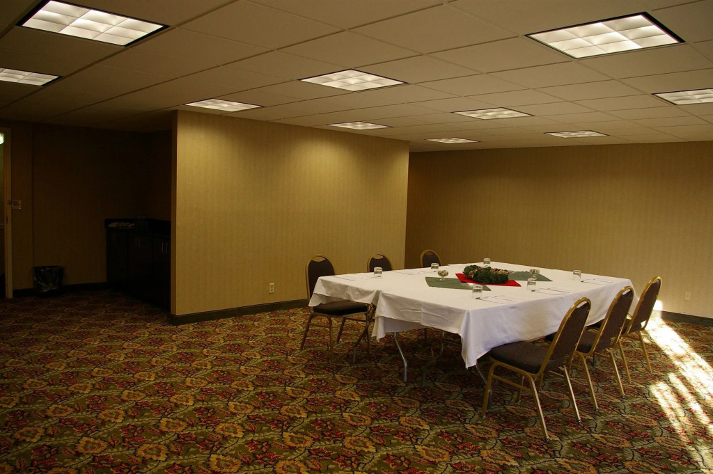 Sturbridge Host Hotel And Conference Center