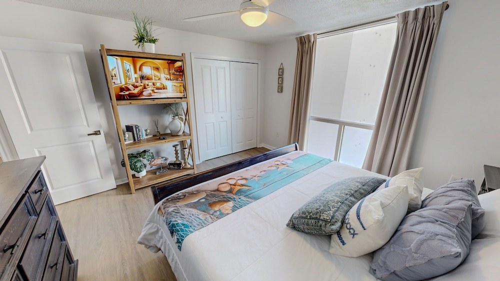 Shoreline Towers 2051 3 Bedroom Condo
