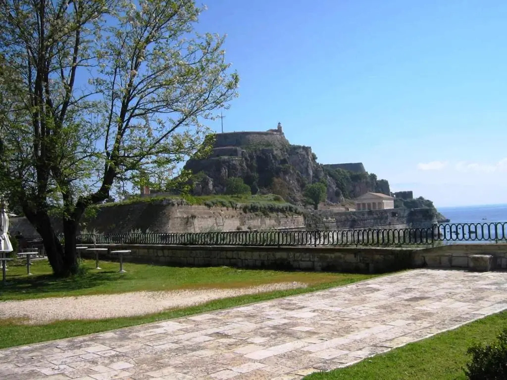 AAY- Best Corfu Town & Sea Apart 2bedroom Renovated + lift / Comfy&Design+WiFi