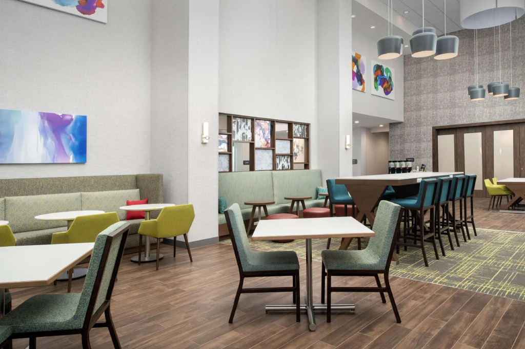 Hampton Inn & Suites Charlotte Airport Lake Pointe