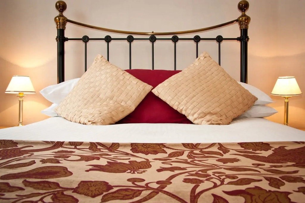 Holly-Wood Guest House