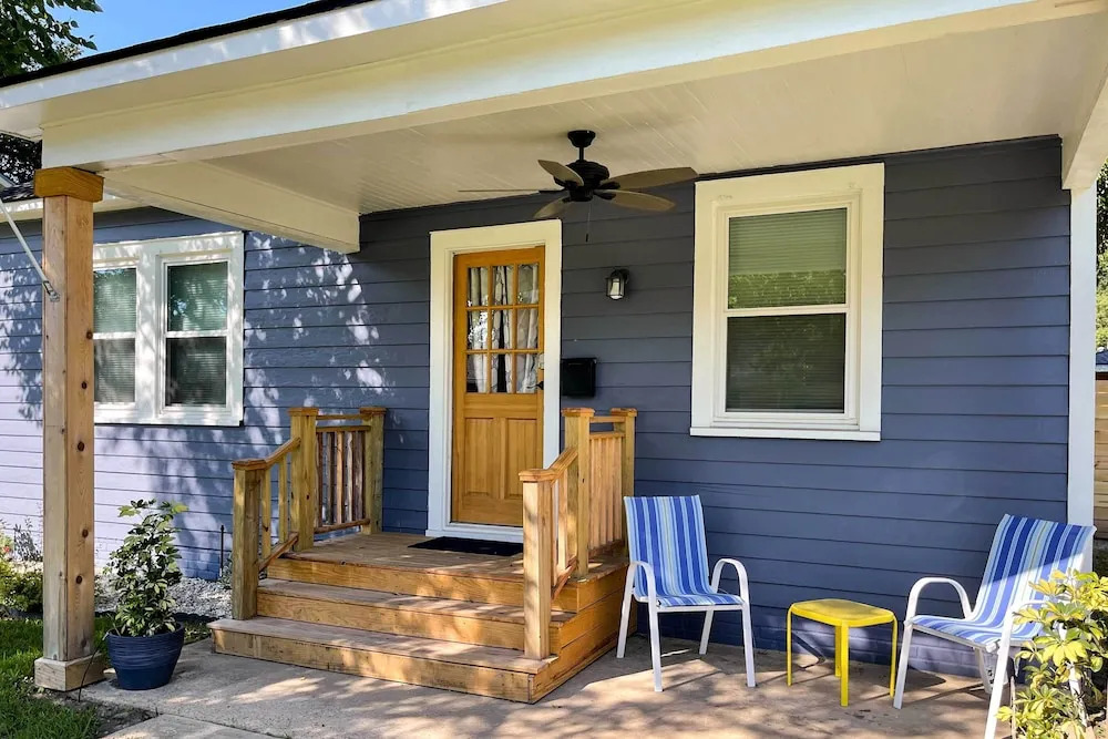 Central Cottage w/ Grill, 1 Mi to Cajun Field
