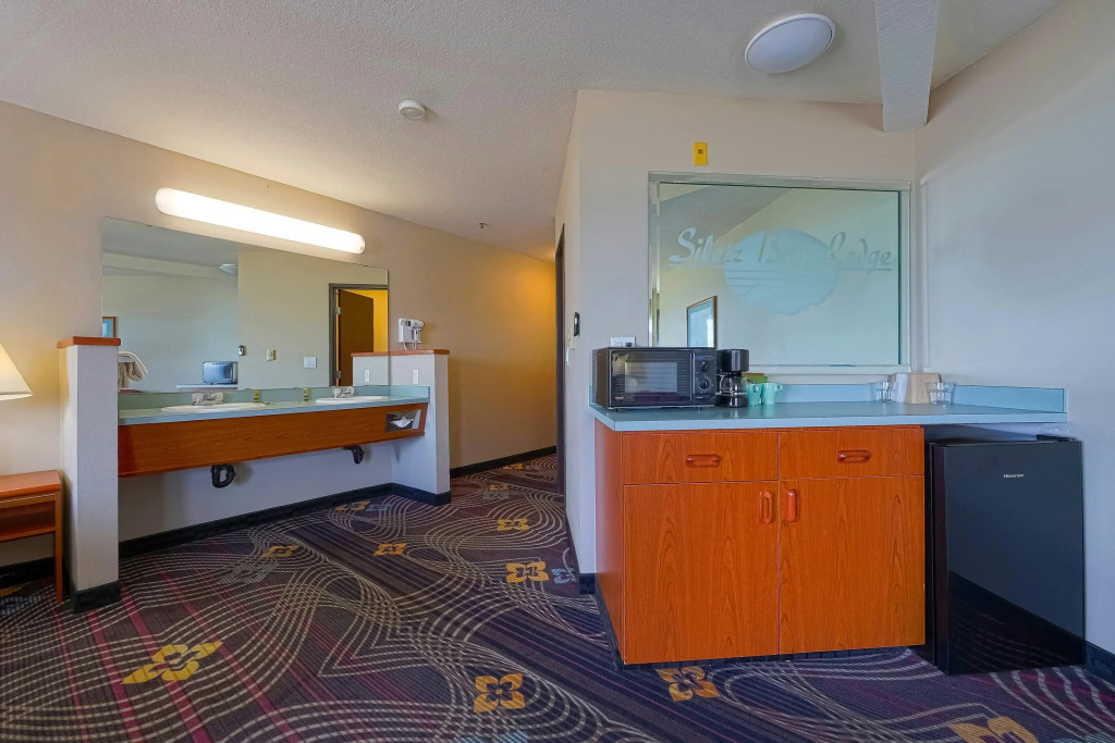 Siletz Bay Beachfront Hotel by OYO Lincoln City